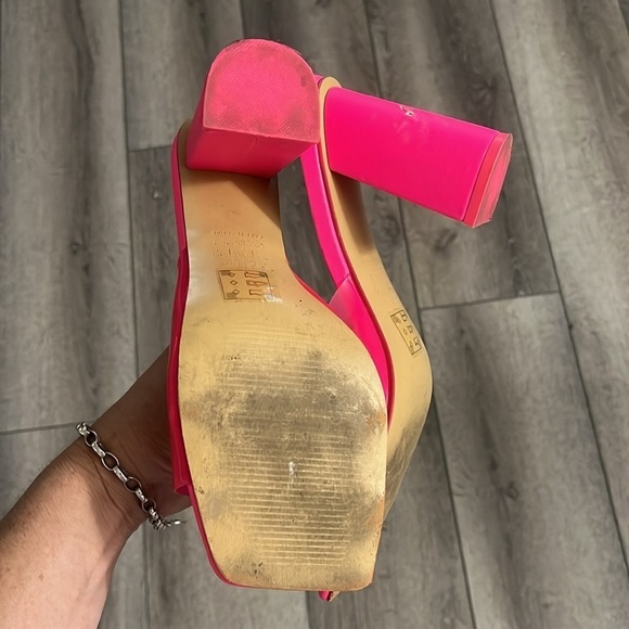 Call it Spring hot pink heeled mules size 8.5 - Picture 4 of 7